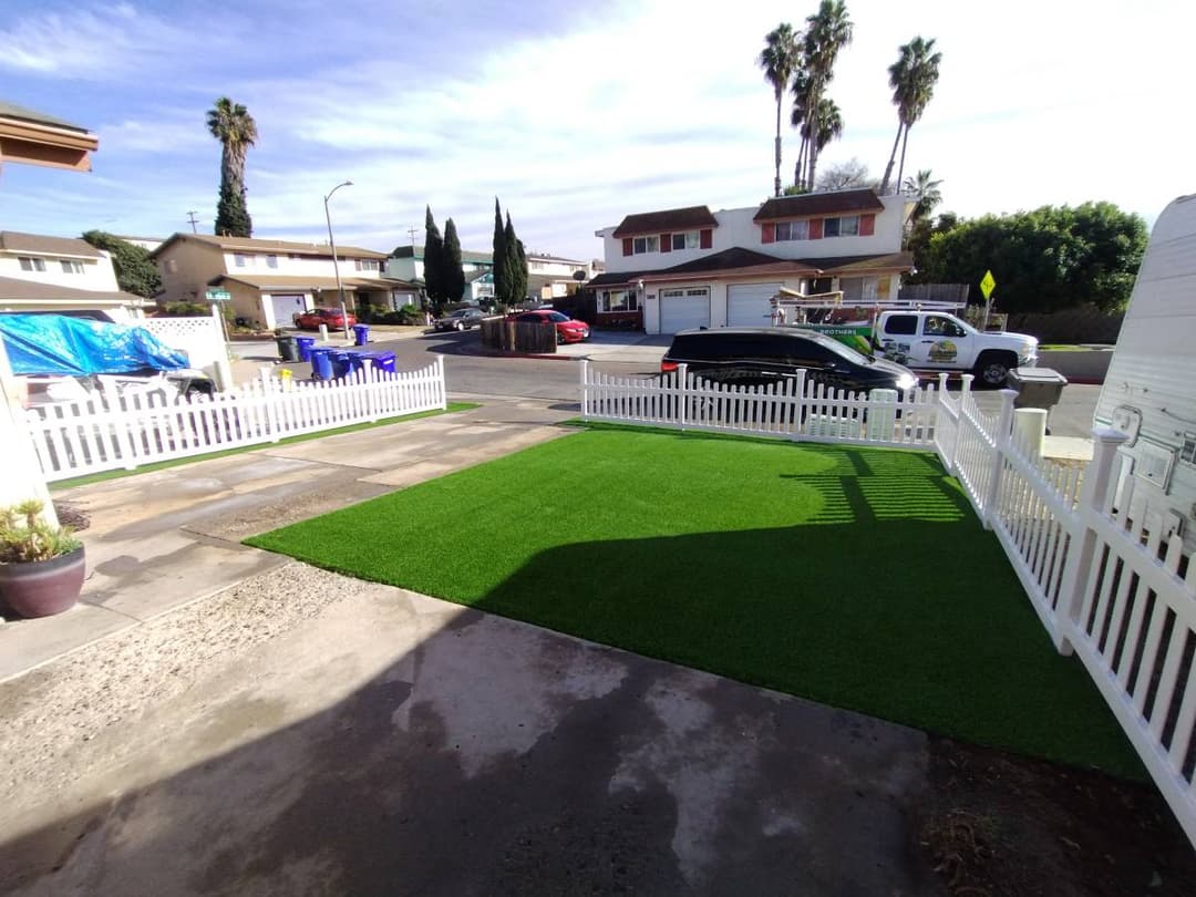 picture of a newly remodeled front yard with freshly installed turf