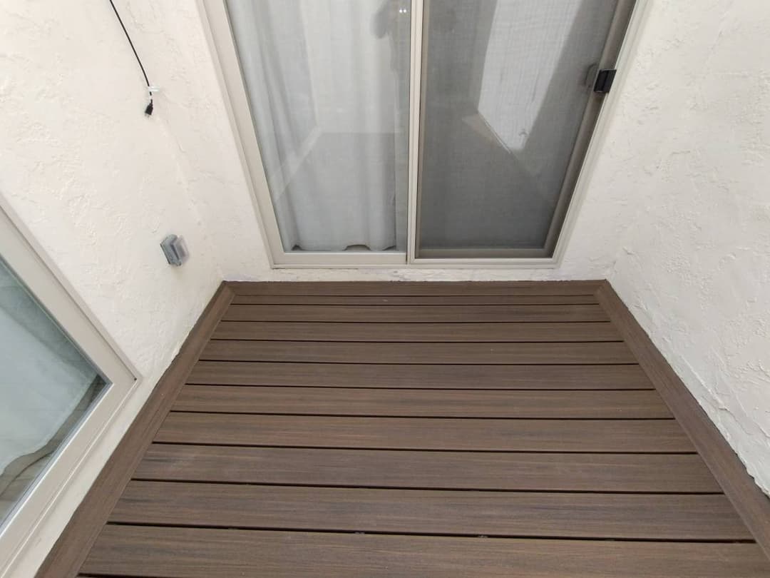 picture of a newly installed deck with patio door